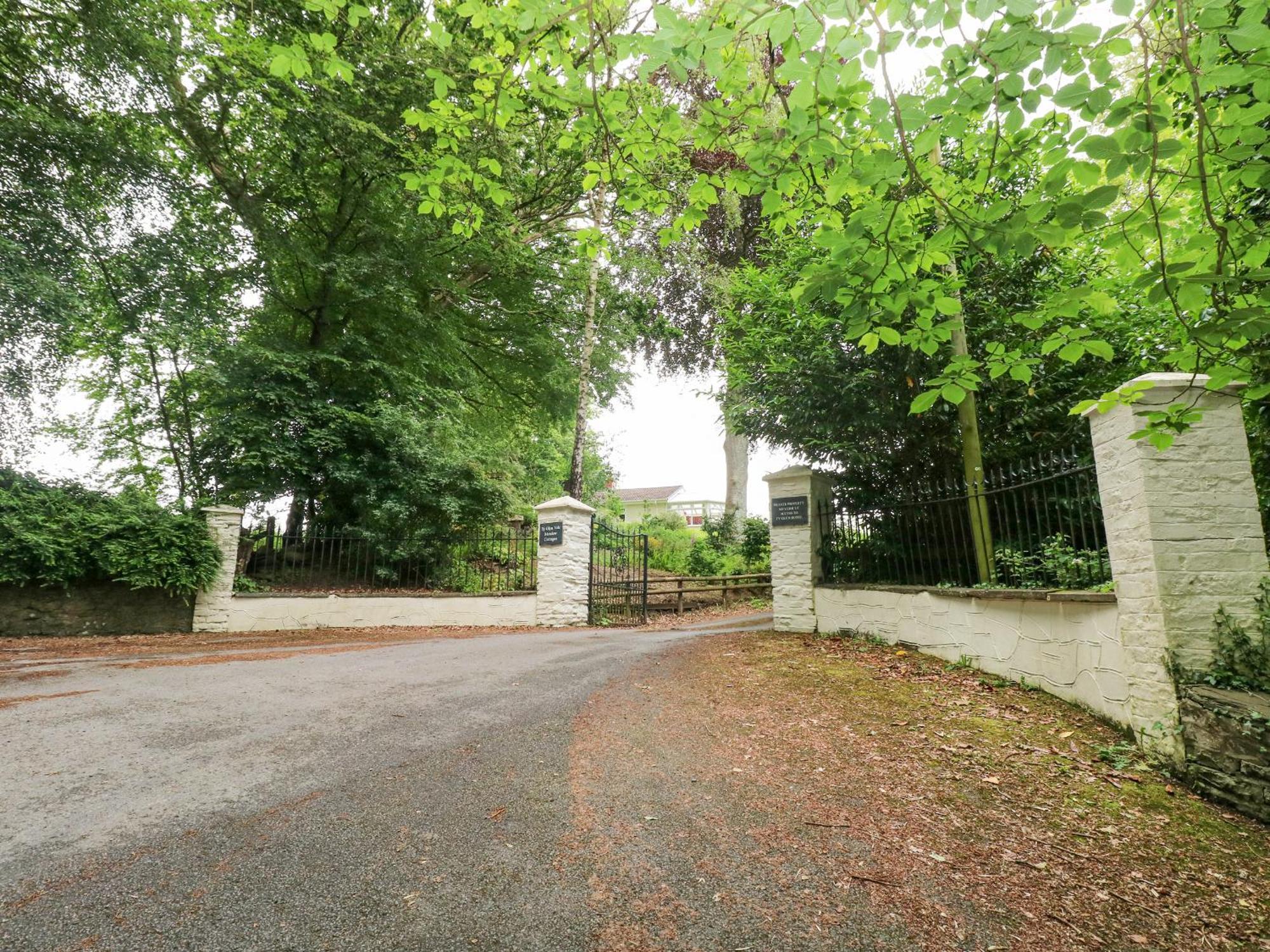 Y Bwthyn Bach Villa Аберерън Екстериор снимка